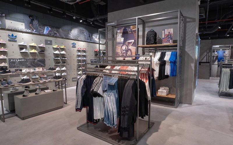 Mẫu thiết kế cửa hàng quần áo thể thao Adidas