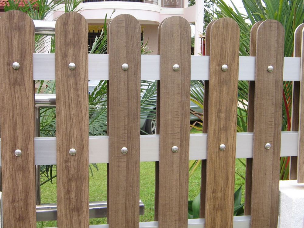 hàng rào gỗ tự nhiên